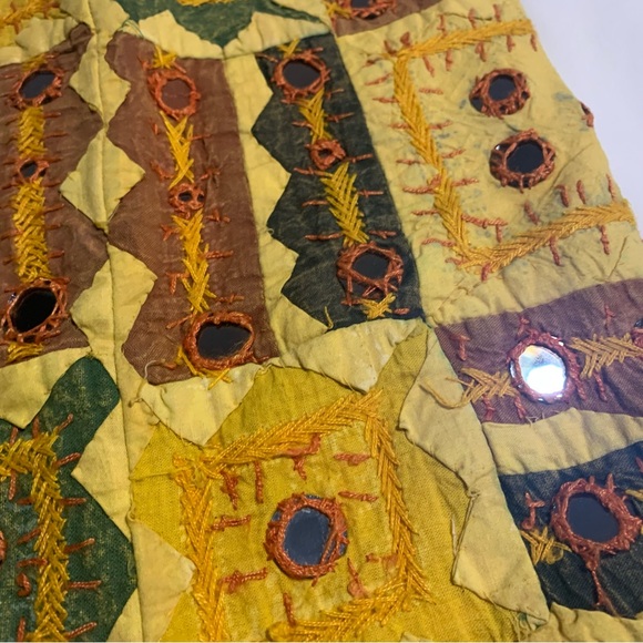 Multicolored Embroidered Medium size Crossbody bag. Zipper. Great Condition! - Picture 2 of 11